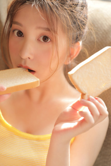 小向まな美